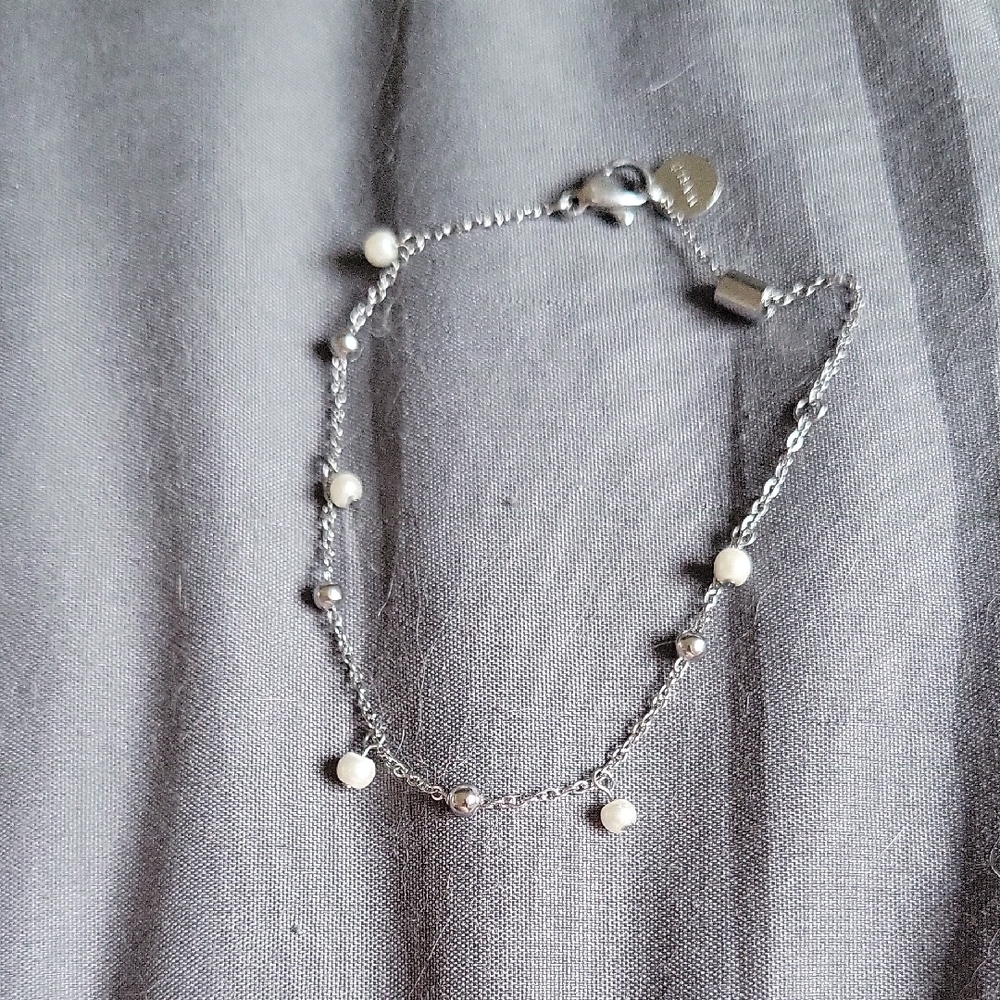 Dainty Silver and White Pearl Bracelet
